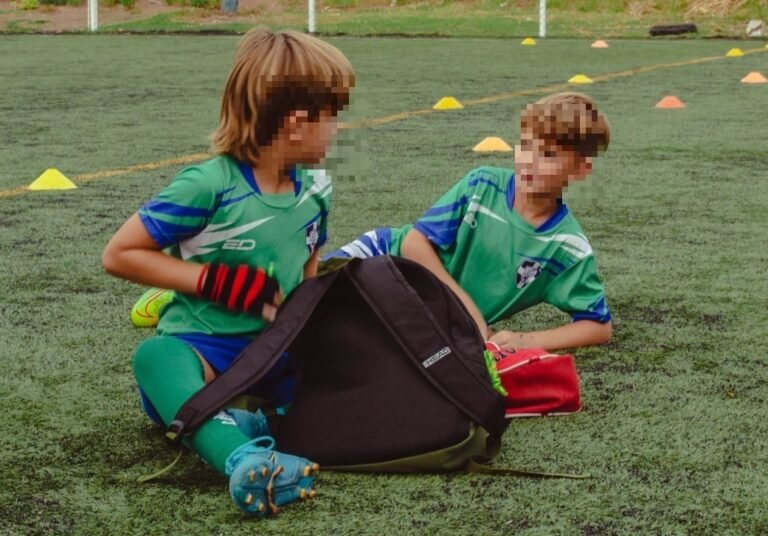 Por Qué Elegir Botines con Tapones de Aluminio Para Fútbol 23 botines futbol tapones aluminio cesped verde