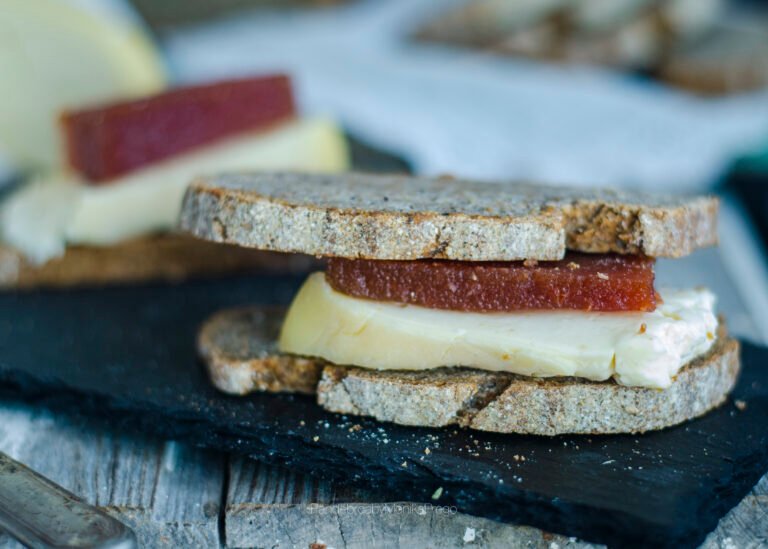 dulce de membrillo con queso y pan
