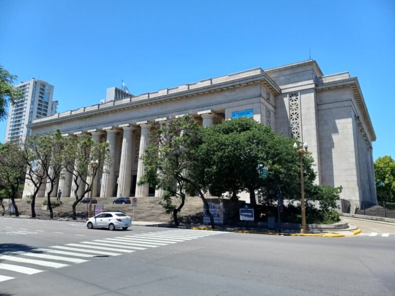 Dónde queda el Colegio Santa Rosa de Lima en Munro y qué ofrece 16 fachada colegio santa rosa de lima munro