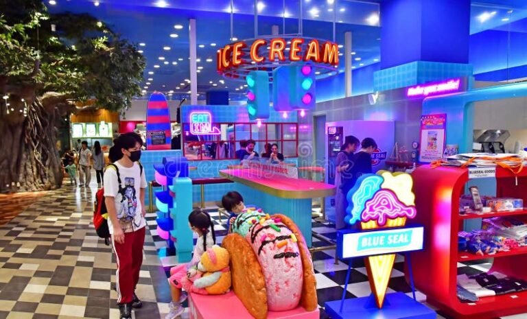 Cuál Es La HeladerÃa Más Grande Del Mundo Y Dónde Se Encuentra 5 fachada colorida de heladeria gigante mundial