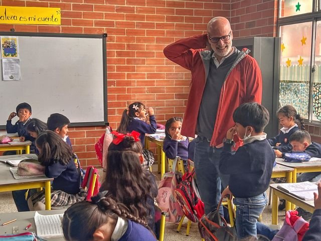 A qué edad se jubilan los docentes en Capital Federal 23 maestros jubilandose en aula de escuela