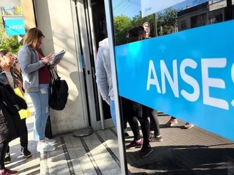 Qué significa UVHI en ANSES y cómo afecta tus beneficios 11 oficina anses con personas y documentos