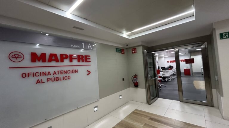 oficina de seguros con atencion al cliente 1