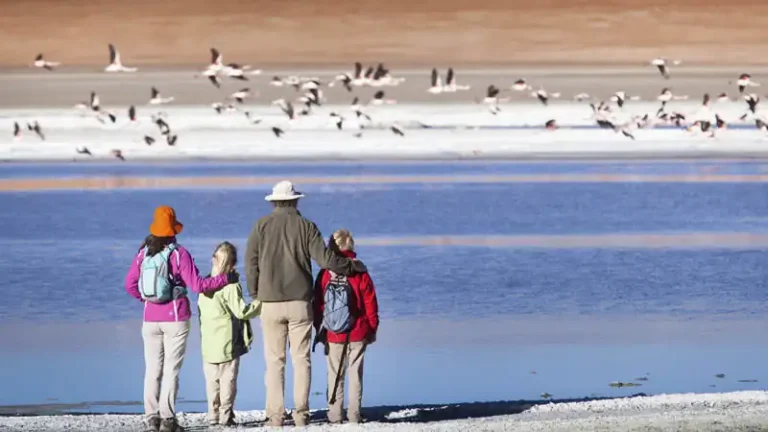 paisaje natural argentino con turismo familiar