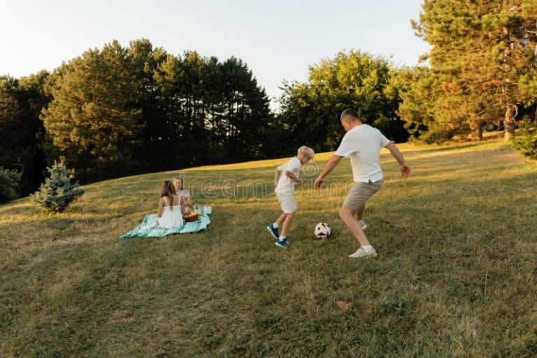 Qué significa "Fútbol a sol y sombra" y quién es su autor 27 partido de futbol al aire libre soleado