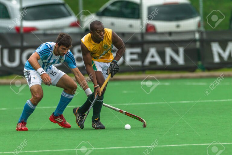 partido de hockey sobre cesped en accion