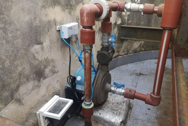 Cuánto cobra un plomero por dÃa en Argentina actualmente 20 plomero trabajando en tuberias domesticas argentina