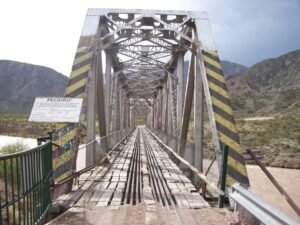 puente vehicular sobre rio en argentina
