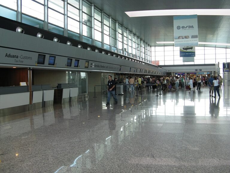 terminal moderna del aeropuerto ambrosio taravella